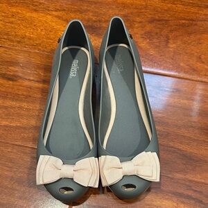 Melissa Women's Gray and Tan Bow Flats